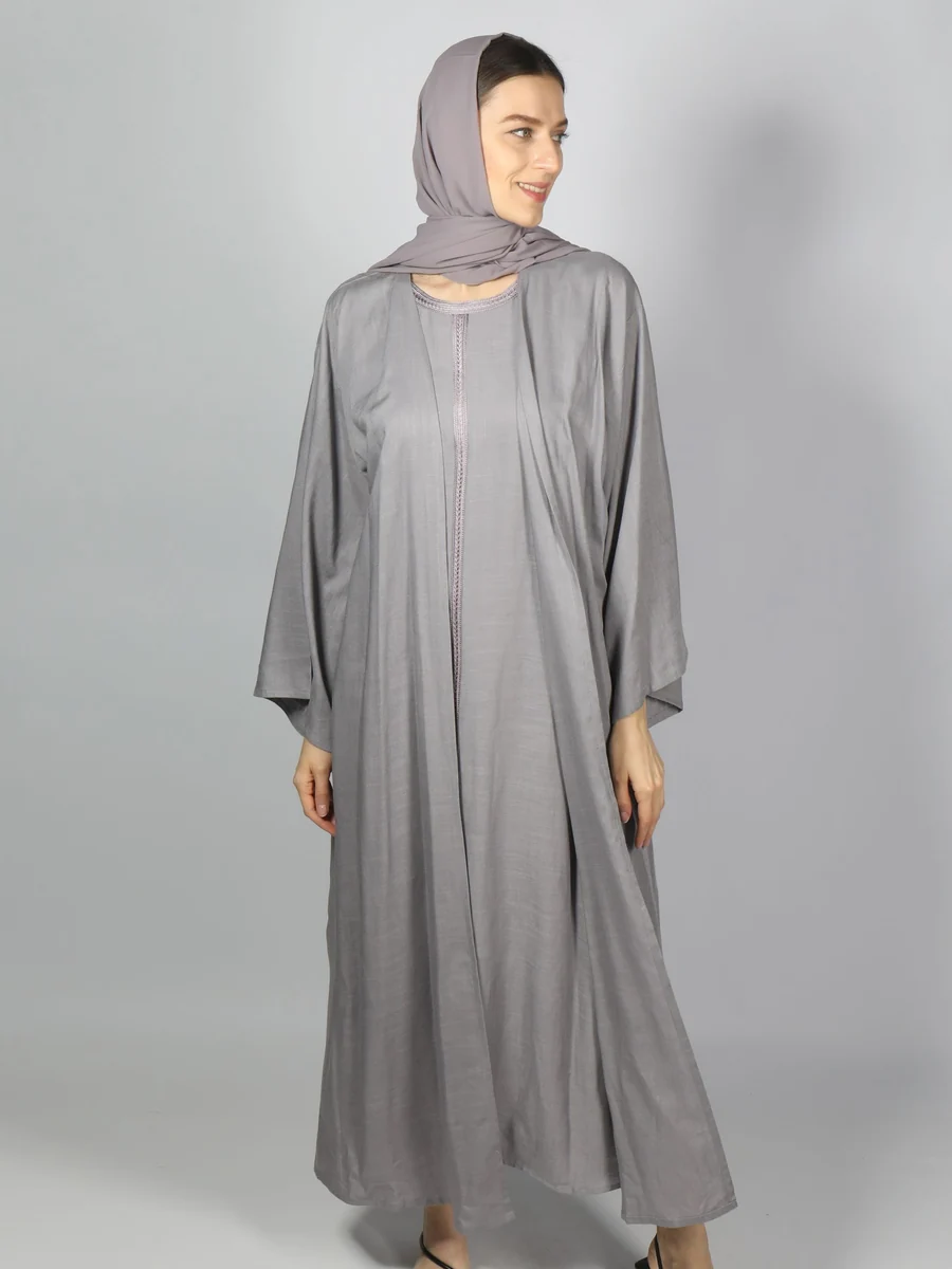 Wholesale crepe abaya: a grey matte abaya with a structured drape (illustrative stock photo)